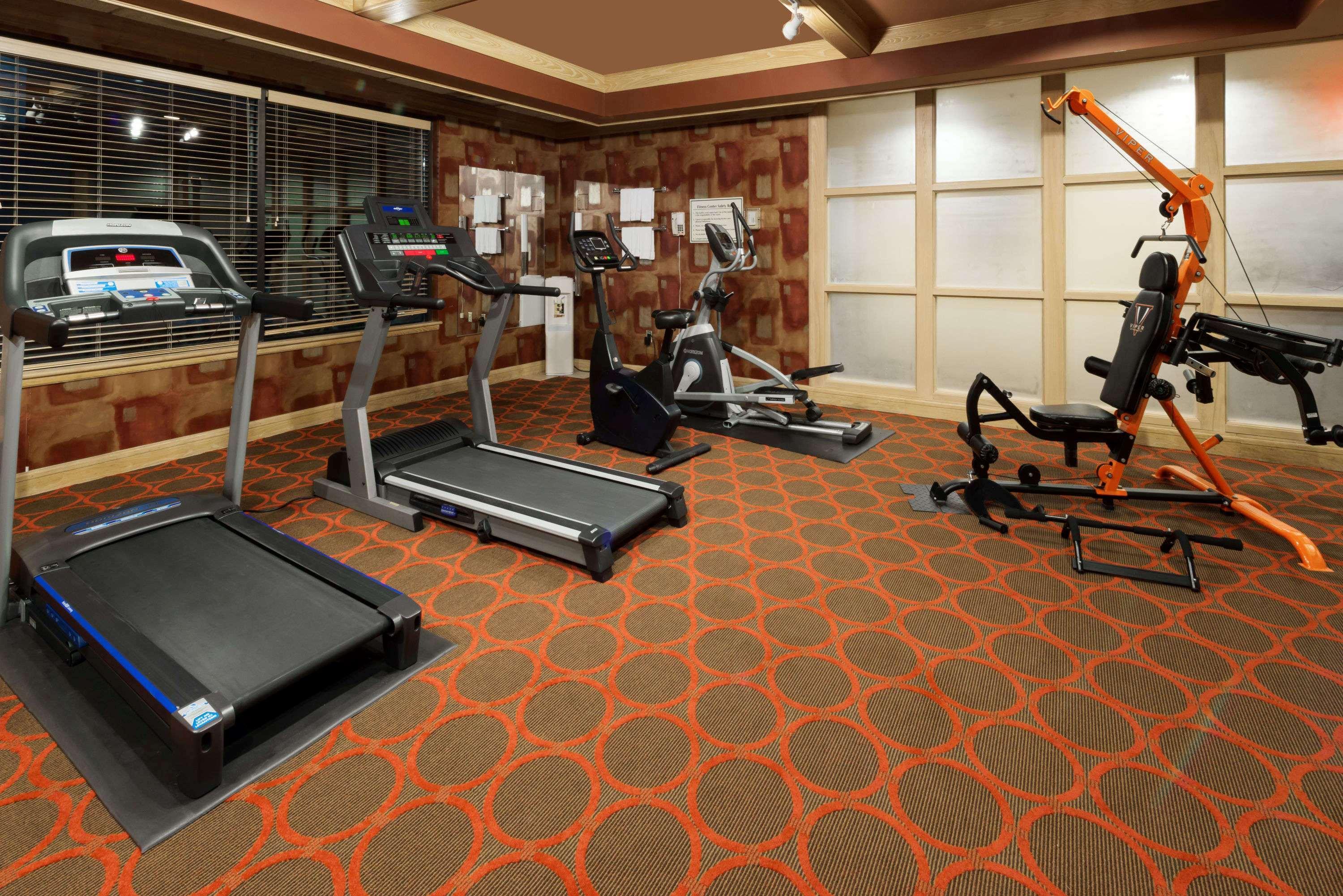 Ramada By Wyndham Louisville North Esterno foto